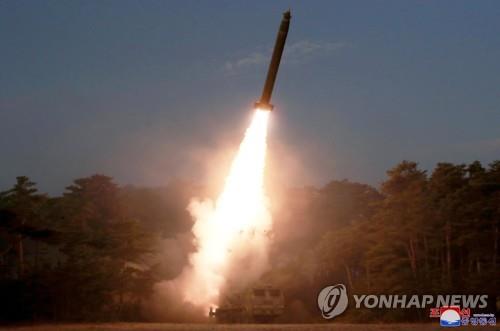 (LEAD) N. Korea fires 2 short-range ballistic missiles toward East Sea: JCS