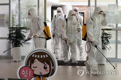 Soldiers spray disinfectant at a library in Daegu, 300 kilometers southeast of Seoul, on March 23, 2020. (Yonhap)
