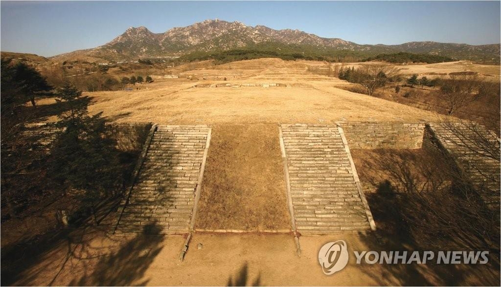 This file photo, provided by the Cultural Heritage Administration on Oct. 15, 2018, shows the Manwoldae site in the North Korean border town of Kaesong, where the palace of the Goryeo Dynasty (918-1392) was located for about 400 years. (Yonhap)