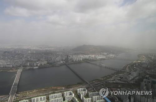 This file photo taken on March 22, 2020, shows ultrafine particles over Seoul. (Yonhap)