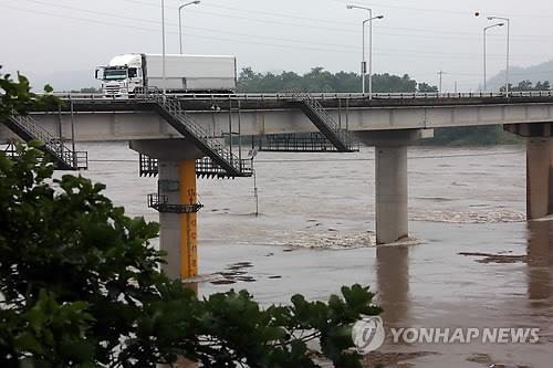 This file photo shows the Pilseung Bridge in the upper region of Imjin River. (Yonhap)