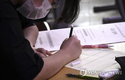 (3rd LD) Schools in greater Seoul area ordered to shift online until Sept. 11 amid virus resurgence