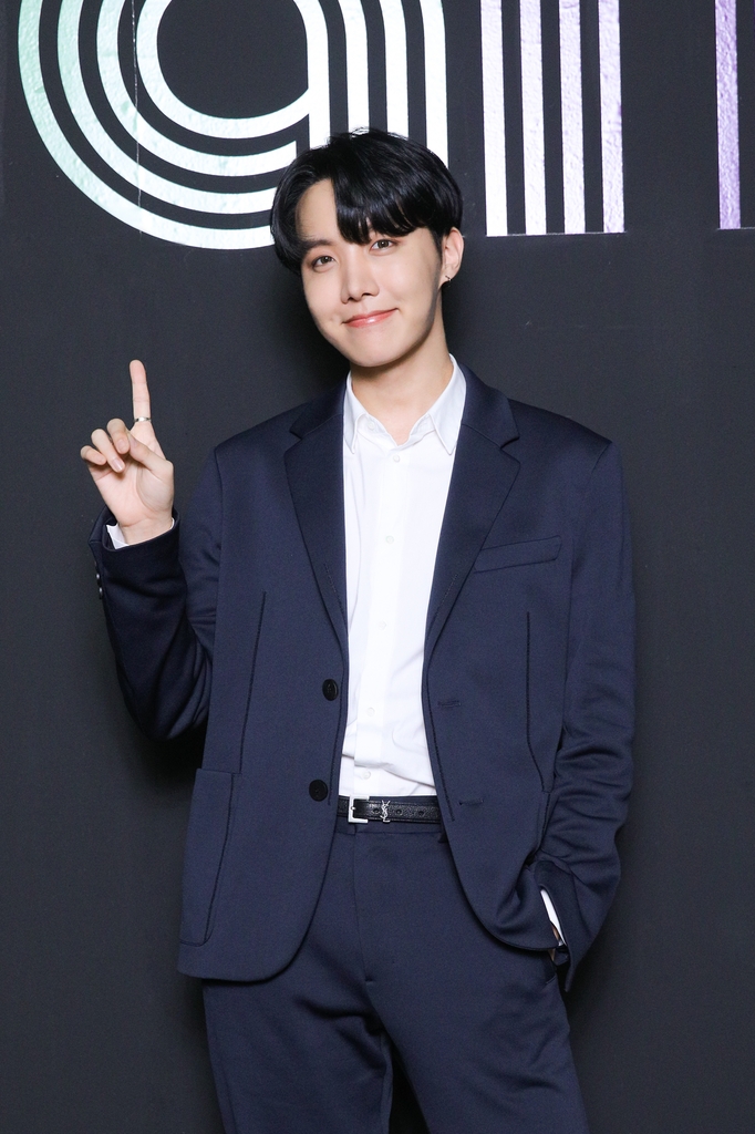 This photo, provided by Big Hit Entertainment on Sept. 2, 2020, shows member J-Hope of K-pop sensation BTS posing for photos during an online press conference to celebrate the band's single "Dynamite" debuting at No. 1 on the Billboard Hot 100 chart. (PHOTO NOT FOR SALE) (Yonhap)
