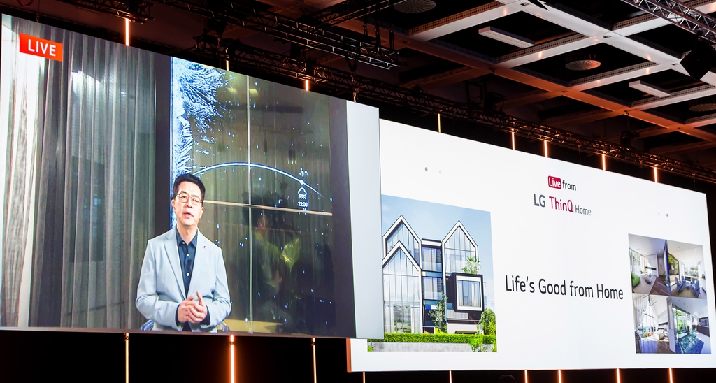 This photo, provided by LG Electronics Inc. on Sept. 3, 2020, shows Chief Technology Officer (CTO) Park Il-pyung explaining the LG ThinQ Home at an online press conference for IFA 2020. (PHOTO NOT FOR SALE) (Yonhap)