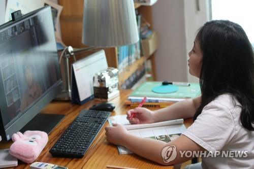 (LEAD) All schools in greater Seoul area to continue offering remote classes until Sept. 20
