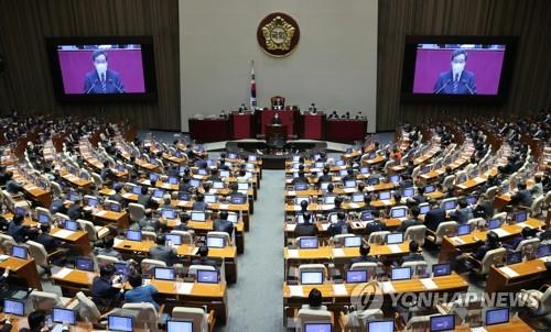 Democratic Party Chairman Rep. Lee Nak-yon delivers his parliamentary speech on Sept. 7, 2020. (Yonhap)