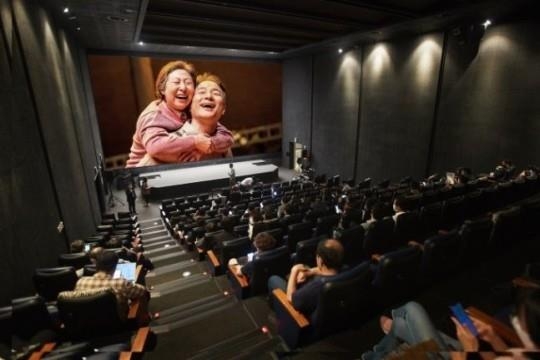 "The Story of an Old Couple: STAGE MOVIE," a cinematic version of the theatrical play "The Story of an Old Couple," is showing at a movie theater in Seoul, in this photo provided by the Seoul Arts Center. (PHOTO NOT FOR SALE) (Yonhap)