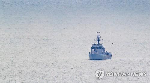 Yonha News Agency/  Швидкісний катер ВМС Південної Кореї випливає з південнокорейського острова Йонпхон, що межує з КНДР в Жовтому морі