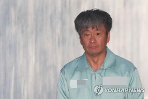 This file photo taken on March 26, 2018, shows Lee Jong-myeong, a former spy agency official, attending a trial in a political meddling case. (Yonhap)