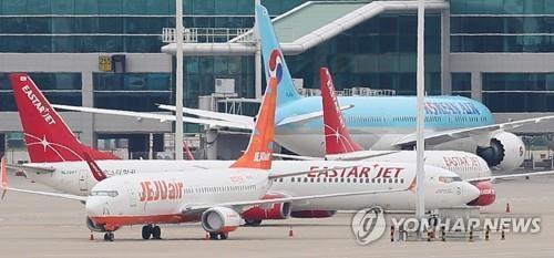 This file photo, taken July 1, 2020, shows Jeju Air and Eastar Jet planes at Incheon International Airport, west of Seoul. (Yonhap)