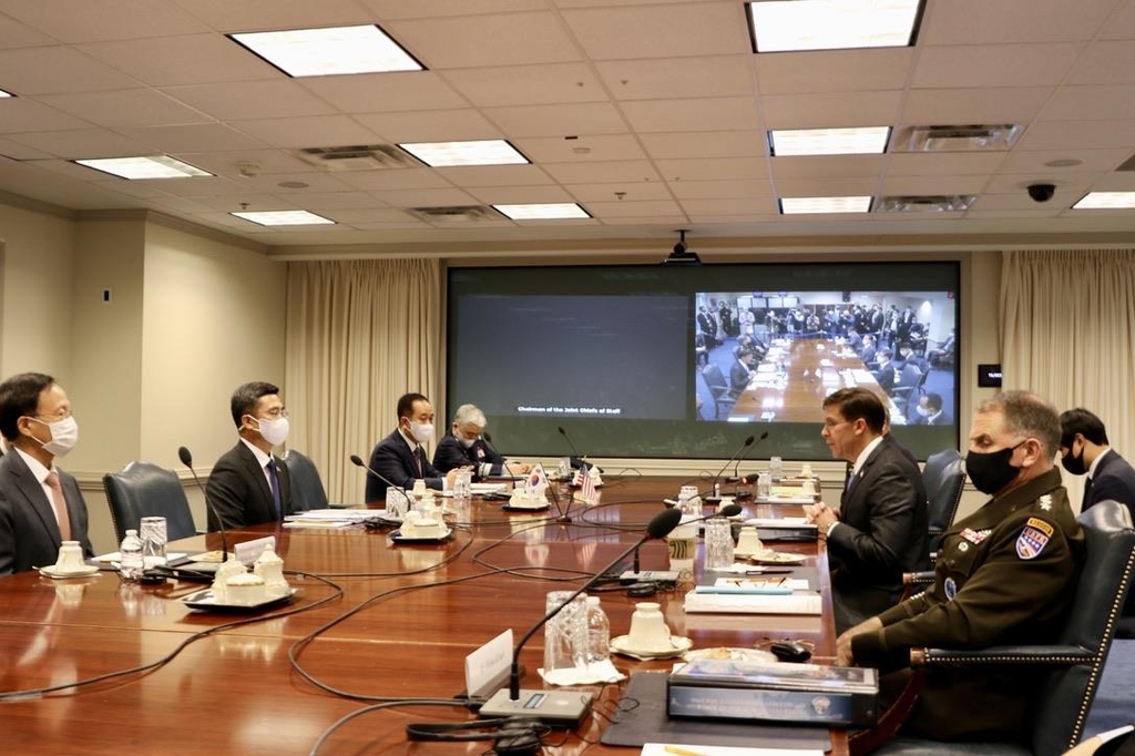 South Korean Defense Minister Suh Wook (second from L) and U.S. Defense Secretary Mark Esper (second fro R) hold the annual defense ministerial talks, known as the Security Consultative Meeting) at the Pentagon on Oct. 14, 2020. (Pool photo) (Yonhap)