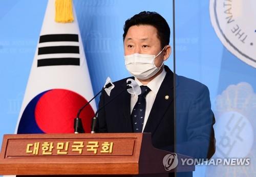 Ruling party gets members' nod to field candidates for Seoul, Busan mayor by-elections next year