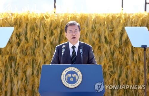 Moon vows to continue support for farming community, industry