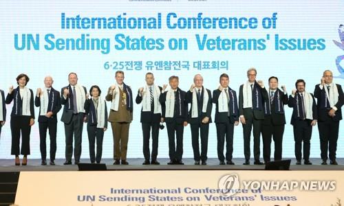 Diplomats from countries that participated in the Korean War for South Korea pose at the International Conference of U.N. Sending States on Veterans' Issues hosted by the 70th Anniversary of the Korean War Commemoration Committee in the southern city of Busan on Nov. 10, 2020. (Yonhap)