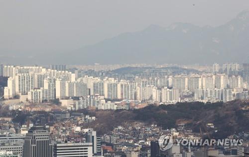 This file photo shows apartment complexes in Seoul. (Yonhap) 