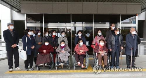 This file photo taken Nov. 16, 2020, shows former inmates of the Jeju April 3 Incident holding a press conference at the Jeju District Court on Jeju Island after attending their first retrial hearing. (Yonhap)