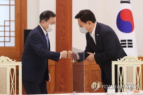 Approval ratings for both ruling party, Moon rebound: poll