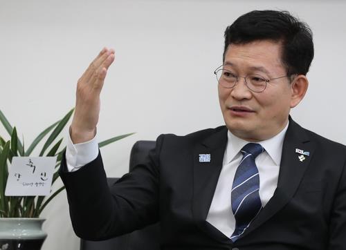 Ruling party chief hints at Samsung scion's pardon