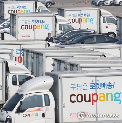 Delivery trucks of South Korean e-commerce giant Coupang Inc. are parked at a parking lot in Seoul on March 10, 2021. (Yonhap)