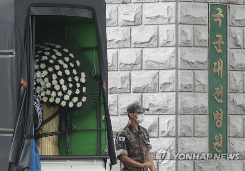 A truck carrying condolence flowers enters the Armed Forces Daejeon Hospital in the central city of Daejeon on Aug. 14, 2021, where a memorial altar is set up for a female Navy noncommissioned officer who took her own life after being sexually harassed by a senior colleague in May. (Yonhap) 
