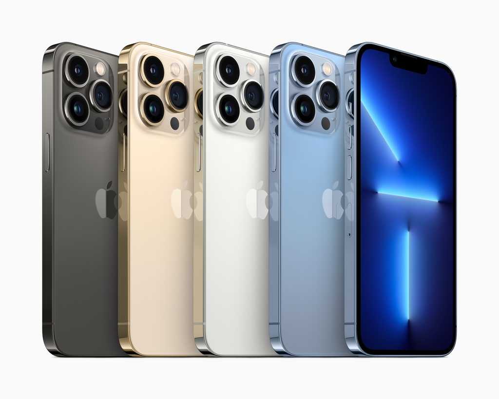 This image provided by Apple Inc. on Sept. 15, 2021, shows the new iPhone 13 Pro smartphone. (PHOTO NOT FOR SALE) (Yonhap)