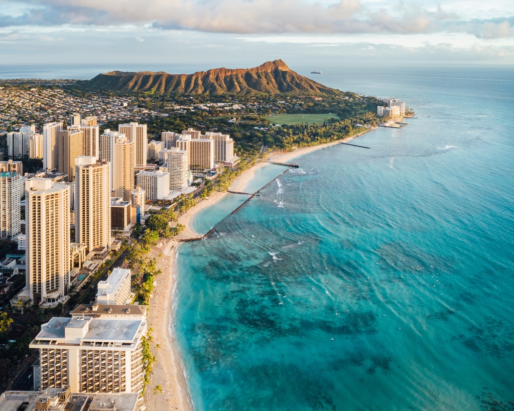 This file photo provided by Korean Air shows a beach of Honolulu, Hawaii. (PHOTO NOT FOR SALE) (Yonhap)