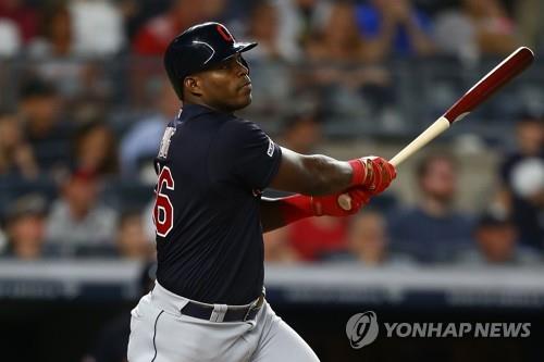KBO's Heroes admit to interest in Yasiel Puig, deny being close to deal