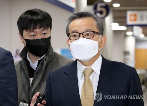Former Vice Justice Minister Kim Hak-ui appears for a court hearing at the Seoul High Court in southern Seoul on Nov. 11, 2021. (Yonhap)