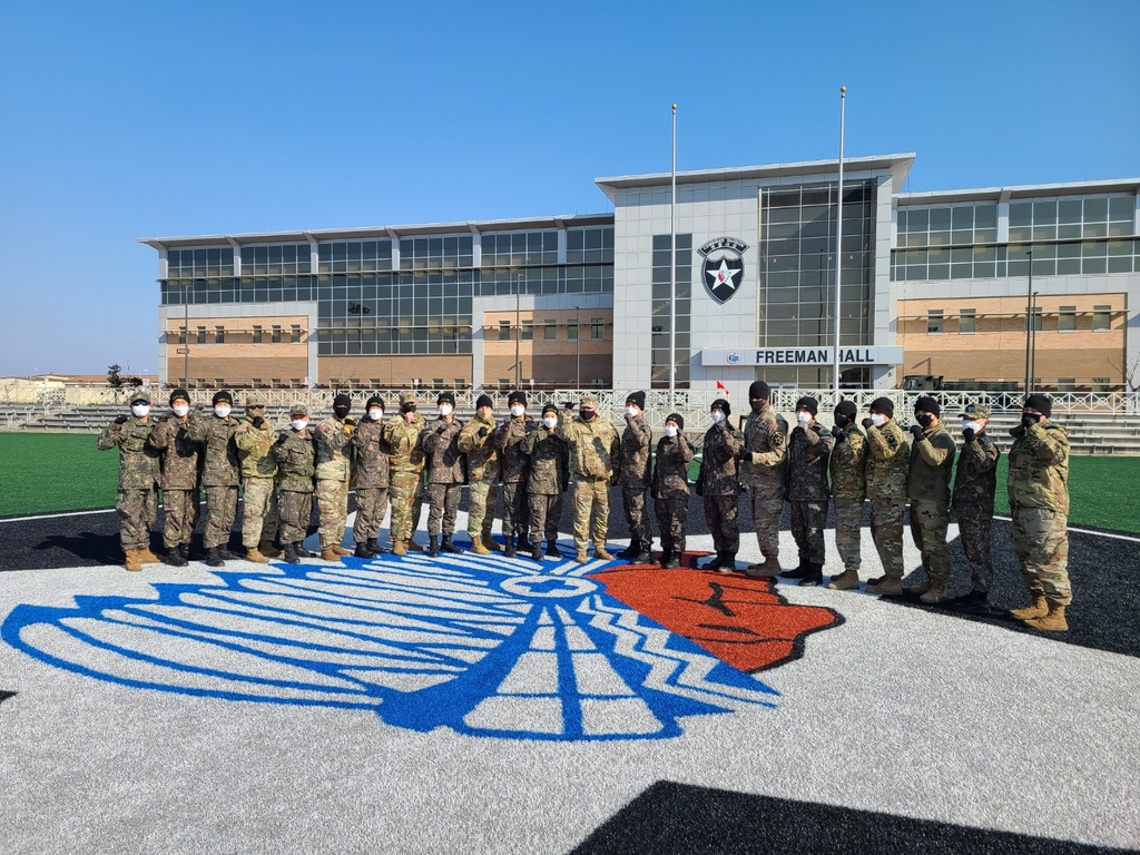 South Korean Army cadets and officials of the 2nd Infantry Division/ROK-US Combined Division pose for a photo at Camp Humphreys, a sprawling U.S. base in Pyeongtaek, 70 kilometers south of Seoul, on Feb. 17, 2022. (Yonhap)