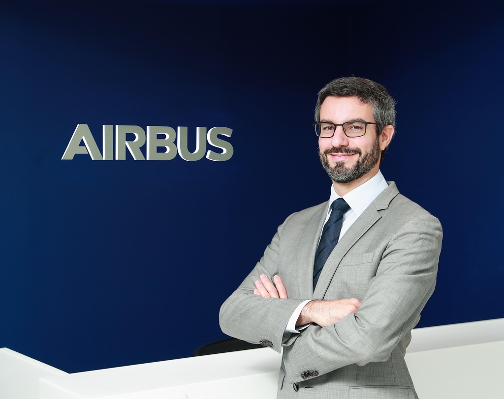 Airbus Chief Representative for Korea Fabrice Espinosa poses with his arms crossed at the company's Seoul office in this file photo offered by the European plane maker for Yonhap interview story. (PHOTO NOT FOR SALE) (Yonhap)