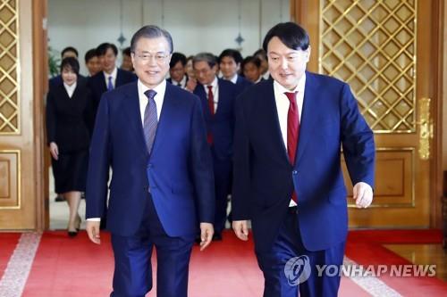 This file photo, taken July 25, 2019, shows President Moon Jae-in (L) and then Prosecutor General Yoon Suk-yeol at the presidential office Cheong Wa Dae in Seoul. (Yonhap)