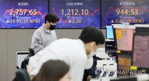 (LEAD) Seoul stocks up for 3rd day amid Ukraine crisis