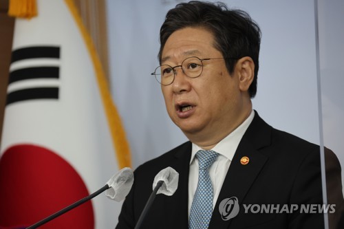 Hwang Hee, minister of culture, sports and tourism, speaks during a press briefing at the government building in Seoul on May 4, 2022, to propose granting globally recognized male pop culture artists chances to substitute their mandatory military service for other alternative programs. (Yonhap)