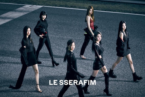 (LEAD) Le Sserafim sets first-week sales record with debut album