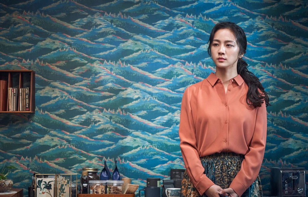 This image provided by CJ ENM shows a scene from "Decision to Leave." (PHOTO NOT FOR SALE) (Yonhap)