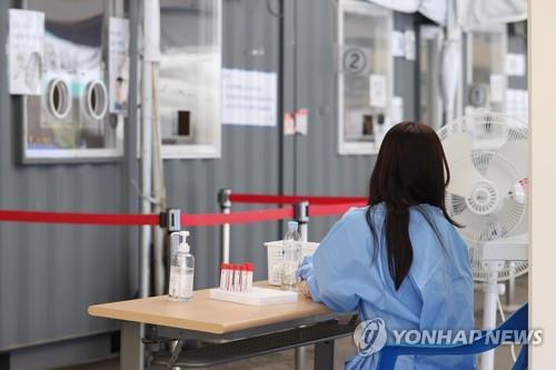 (2nd LD) S. Korea's new COVID-19 cases below 10,000 for 3rd day amid slowing virus trend