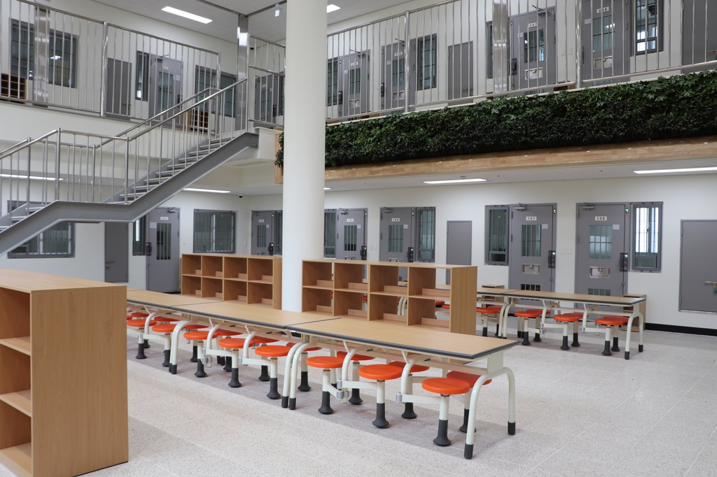 This photo, released by the Military Correctional Institution on June 23, 2022, shows the dayroom of its newly-built facility. (PHOTO NOT FOR SALE) (Yonhap)