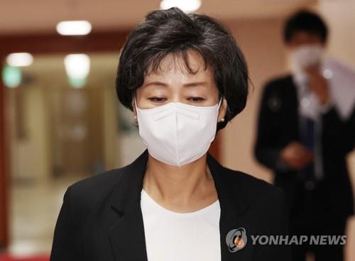Education Minister Park Soon-ae arrives at a Cabinet meeting at the government complex in Seoul on Aug. 2, 2022. (Yonhap)