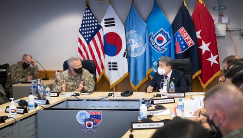 Defense Minister Lee Jong-sup (R) talks with U.S. Forces Korea Commander Gen. Paul LaCamera during his visit to Camp Humphreys in Pyeongtaek, 70 kilometers south of Seoul, on Aug. 8, 2022, in this photo released by Lee's office. (PHOTO NOT FOR SALE) (Yonhap)