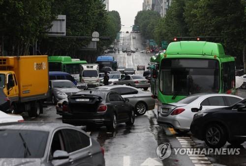 Cars abandoned on Seoul streets after heavy downpours and flooding