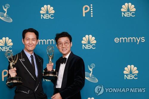 In this Reuters photo, South Korean actor Lee Jung-jae (L) and director Hwang Dong-hyuk of "Squid Game" pose for a photo after winning Outstanding Lead Actor In a Drama Series and Outstanding Directing For a Drama Series, respectively, at the 74th Primetime Emmy Awards at the Microsoft Theater in Los Angeles, California, on Sept. 12, 2022. (Yonhap)