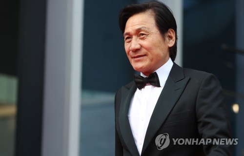 Actor Ahn Sung-ki being treated for blood cancer