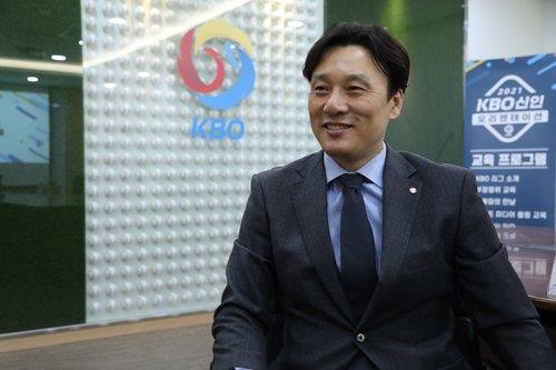 This Feb. 2, 2021, file photo provided by the Korea Baseball Organization (KBO) shows former KBO slugger Lee Seung-yuop. (PHOTO NOT FOR SALE) (Yonhap)