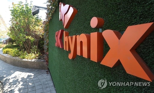 This file photo taken Oct. 20, 2020, shows the corporate logo of South Korean chipmaker SK hynix Inc. at its headquarters in Icheon, 52 kilometers southeast of Seoul. (Yonhap)