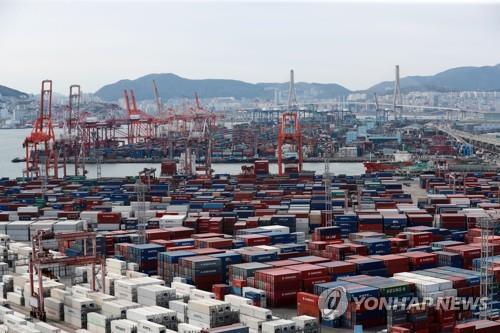 S. Korea's exports down 5.7 pct in Oct., first on-year decline in 2 years