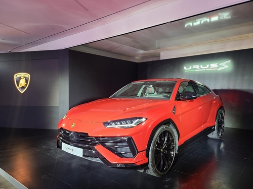 This photo taken on Nov. 9, 2022, shows Automobili Lamborghini's high-performance Urus S sports car displayed at a showroom in southern Seoul. (Yonhap)