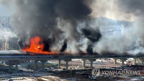 (5th LD) At least 5 killed, 37 injured in expressway tunnel fire