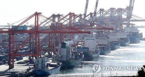 This file photo taken Jan. 10, 2023, shows a pier in the southeastern port city of Busan packed with containers set to be transported. (Yonhap)