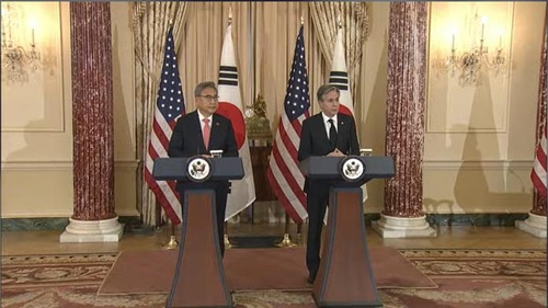South Korean Foreign Minister Park Jin (L) and U.S. Secretary of State Antony Blinken are seen holding a joint press conference after bilateral talks at the Department of State in Washington on Feb. 3, 2023 in this captured image. (Yonhap)