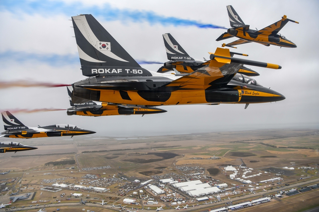 The South Korean Air Force's Black Eagles aerobatic flight team stages a performance at the biennial Australian International Airshow and Aerospace & Defence Exposition at Avalon Airport in Geelong on Feb. 28, 2023, in this photo released by the Air Force. (PHOTO NOT FOR SALE) (Yonhap)